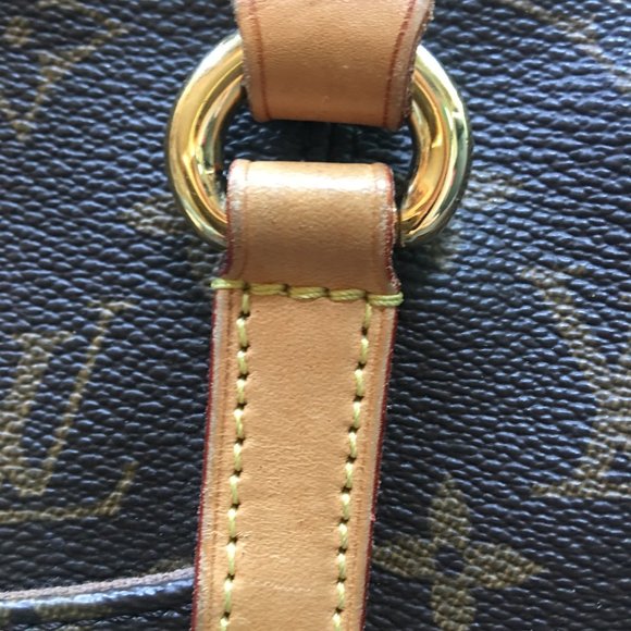 Authentic Louis Vuitton Totally in Monogram - Picture 4 of 12